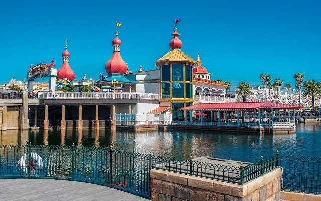 Pixar Pier’s Lamplight Lounge