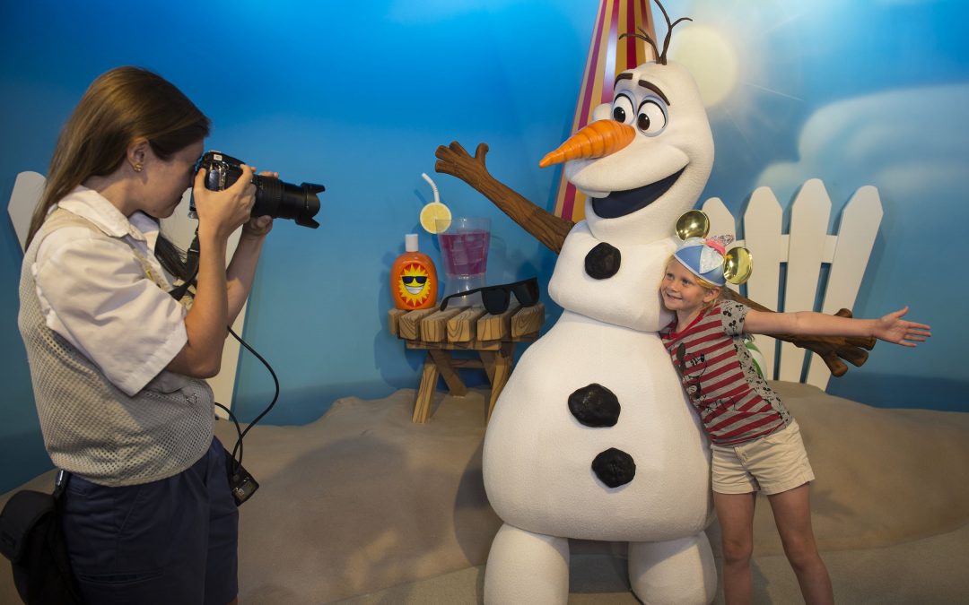 Disney PhotoPass Photographer Olaf Frozen